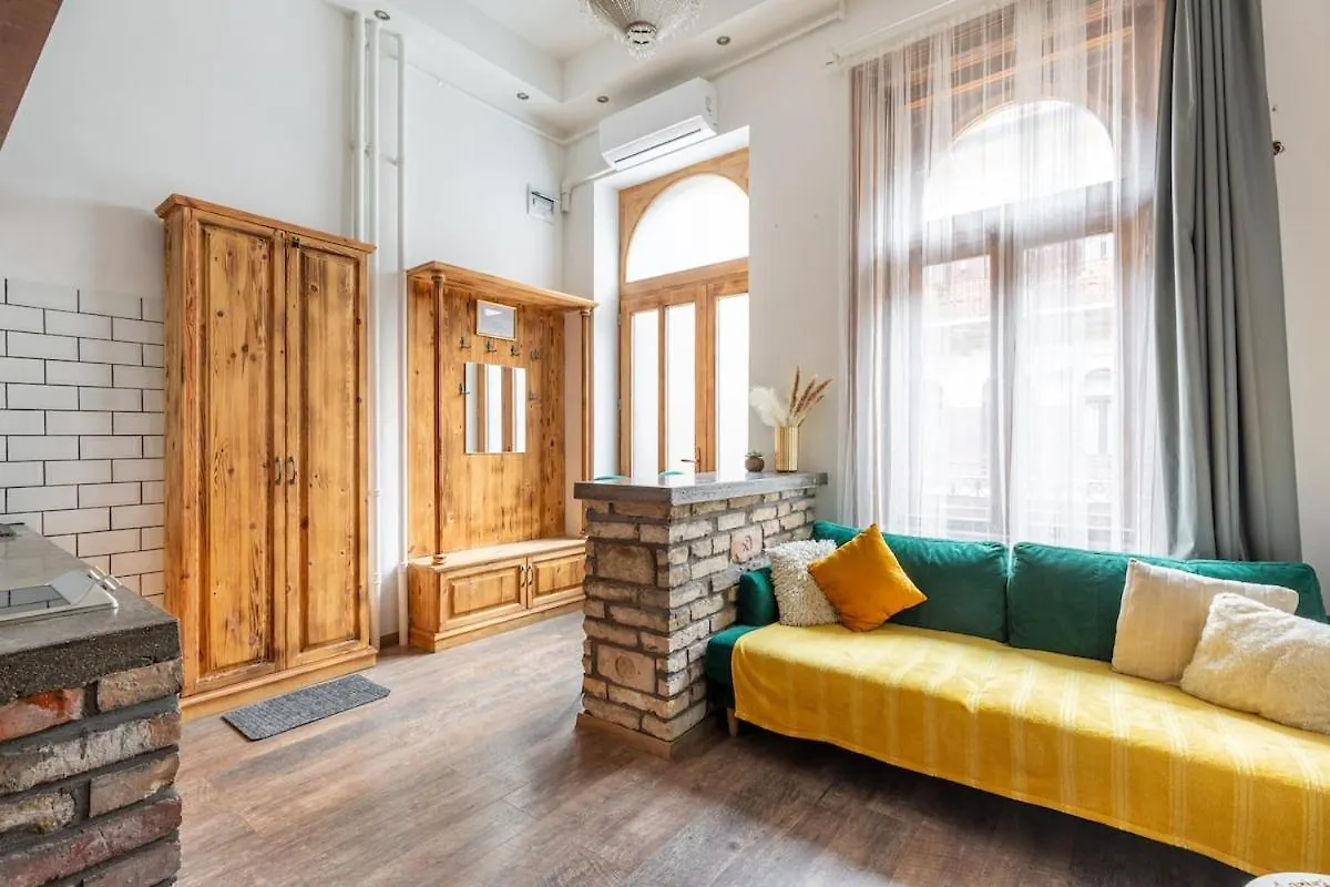 Fr34B Brenda Designer Studio Apt Budapest Hungary