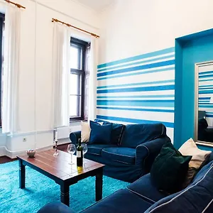 Indigo With Free Parking Apartament