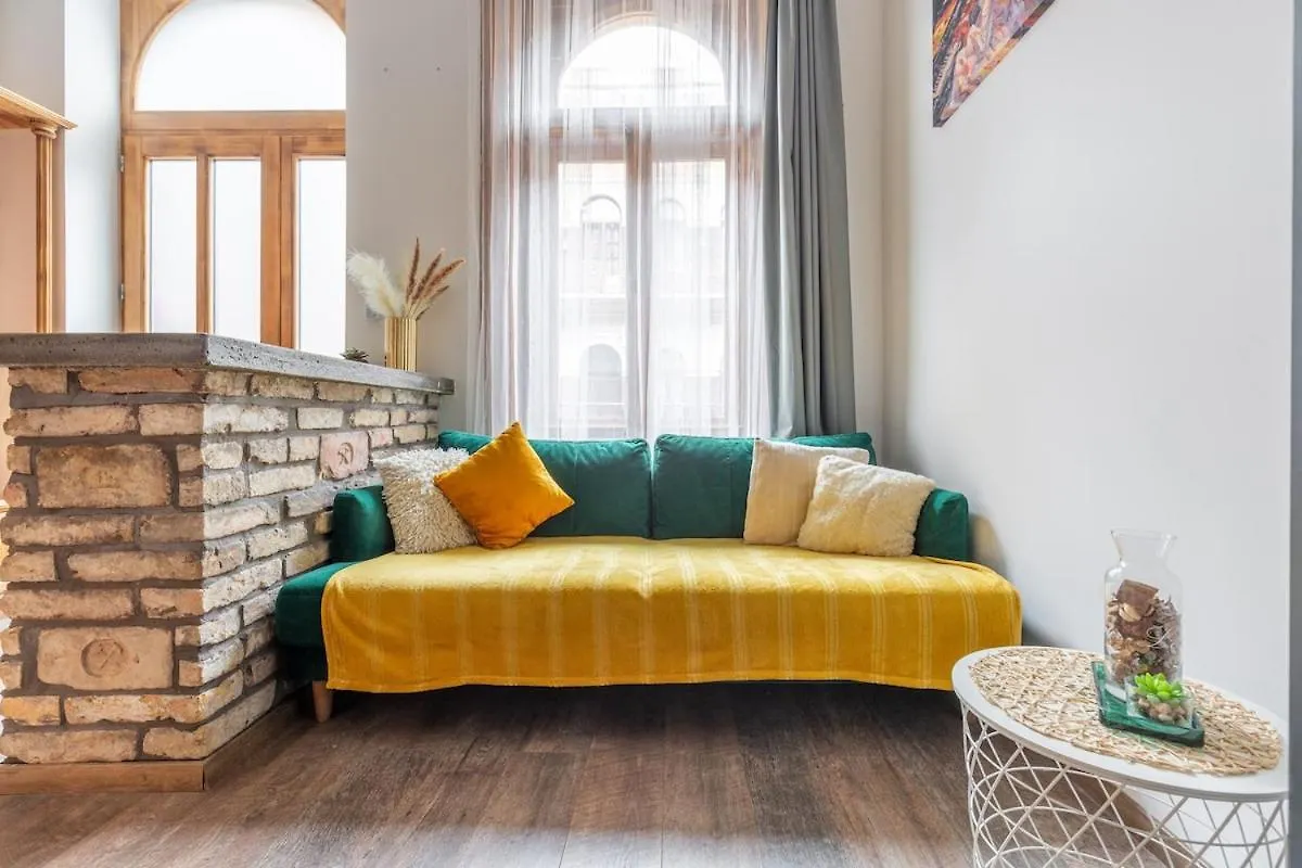 Fr34B Brenda Designer Studio Apt Budapest