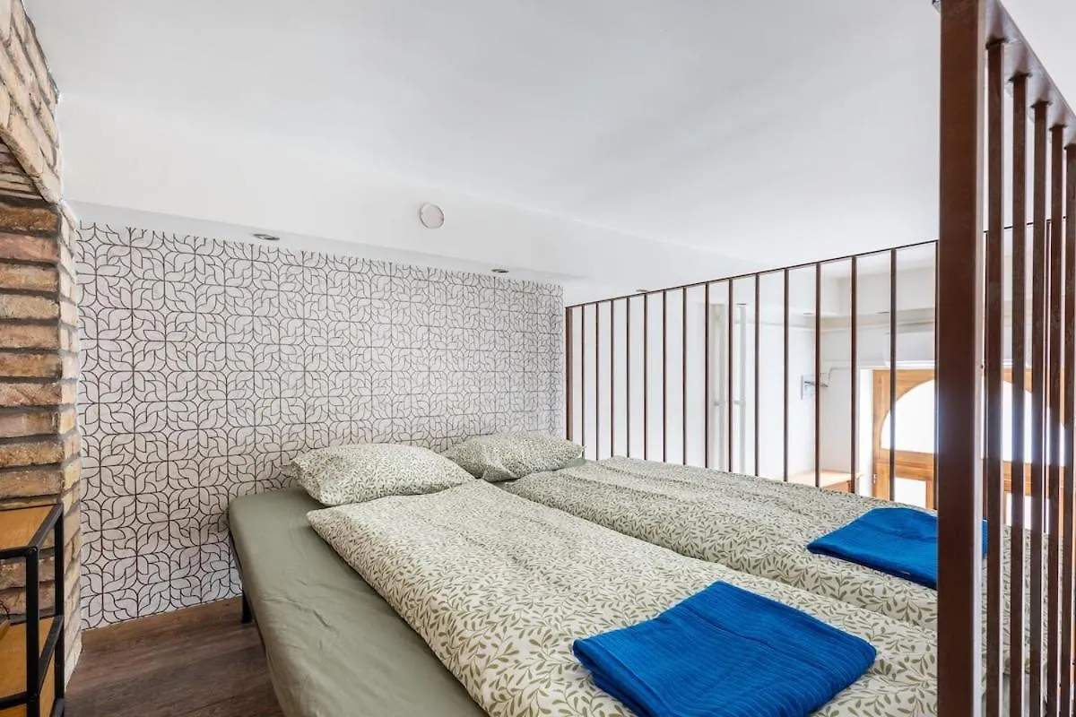 Fr34B Brenda Designer Studio Apt Budapest
